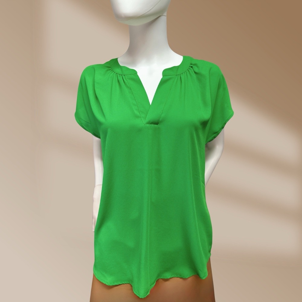 Roz & Ali Women's Beautiful Shade of Green Lightweight Top Blouse Sz Med NWOT
